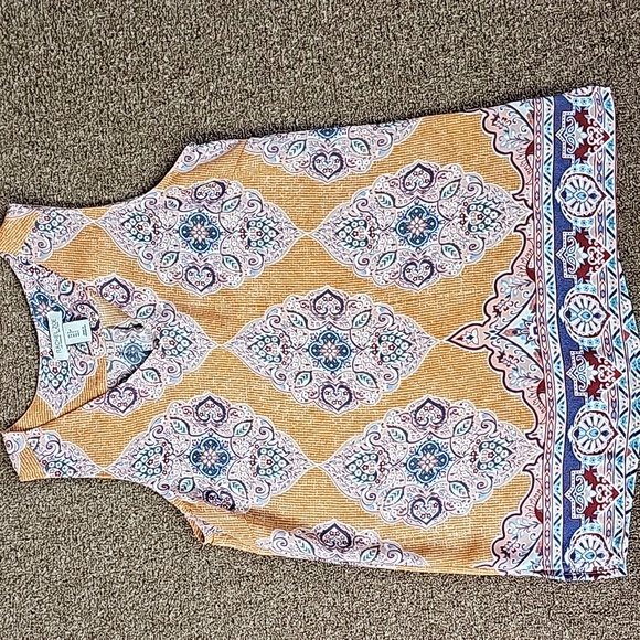 Top - Picture 3 of 16